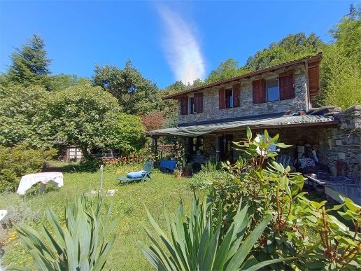 casa indipendente in vendita a San Bernardino Verbano in zona Santino