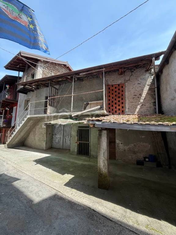casa indipendente in vendita a San Bernardino Verbano in zona Santino