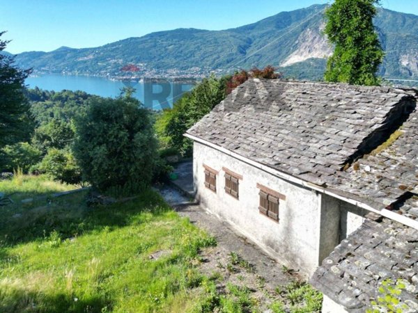 casa indipendente in vendita a San Bernardino Verbano in zona Rovegro