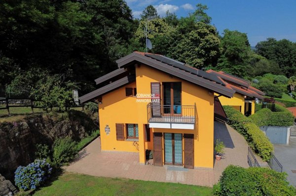 casa indipendente in vendita a San Bernardino Verbano in zona Rovegro