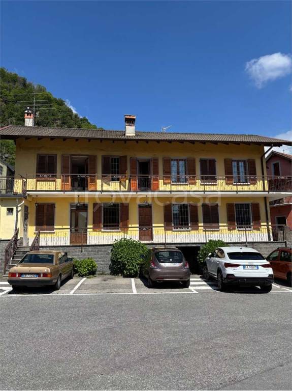 casa indipendente in vendita a San Bernardino Verbano in zona Rovegro