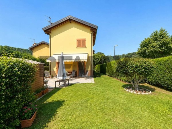 casa indipendente in vendita a San Bernardino Verbano in zona Santino