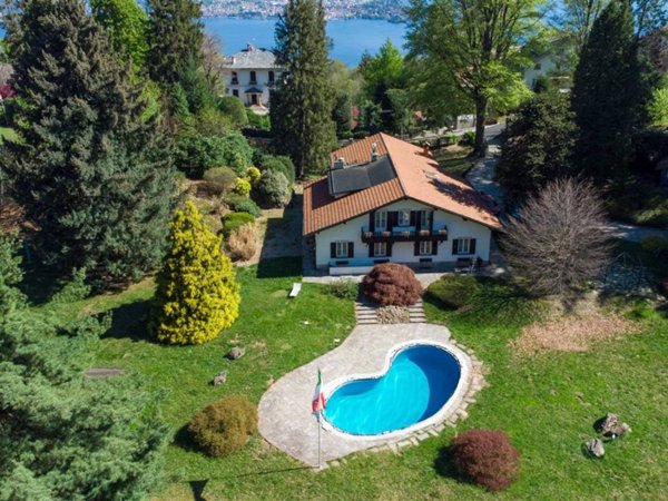 casa indipendente in vendita a Stresa in zona Alpino