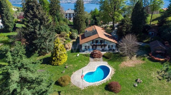 casa indipendente in vendita a Stresa in zona Alpino