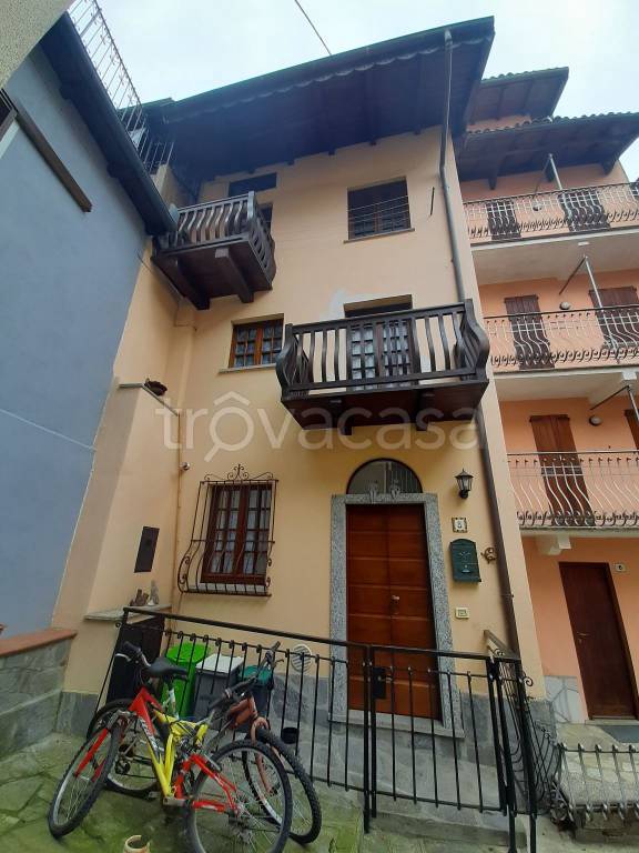 casa indipendente in vendita a Stresa in zona Carciano