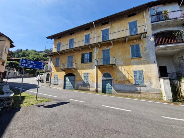 casa indipendente in vendita a Stresa in zona Magognino