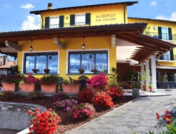 casa indipendente in vendita a Stresa in zona Levo