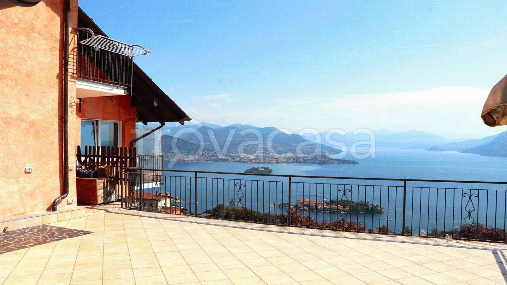 casa indipendente in vendita a Stresa in zona Someraro