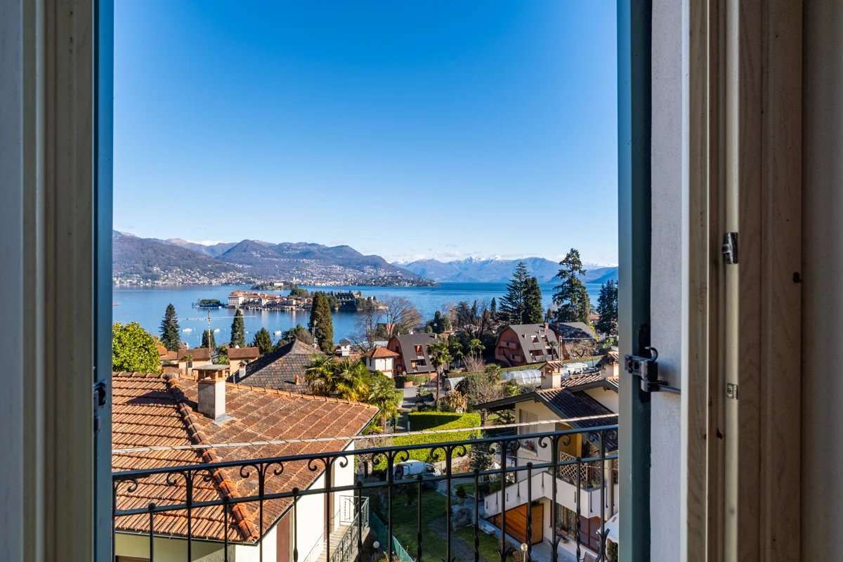 casa indipendente in vendita a Stresa in zona Carciano