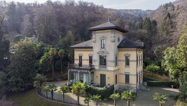 casa indipendente in vendita a Stresa