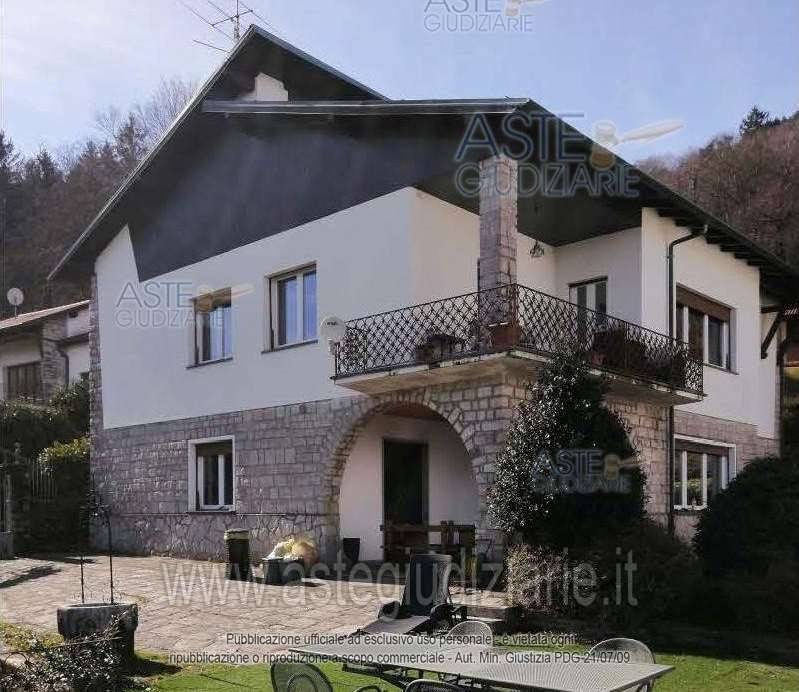 casa indipendente in vendita a Stresa in zona Magognino
