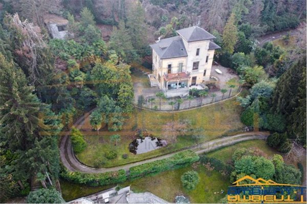 villa in vendita a Stresa in zona Binda