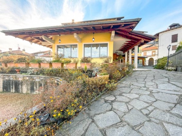 intera palazzina in vendita a Stresa in zona Levo
