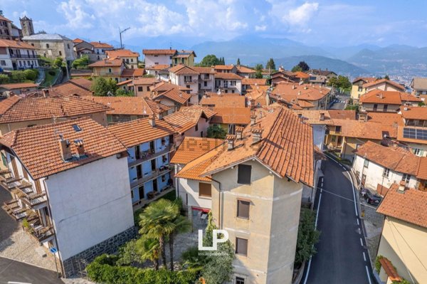 casa indipendente in vendita a Stresa in zona Levo
