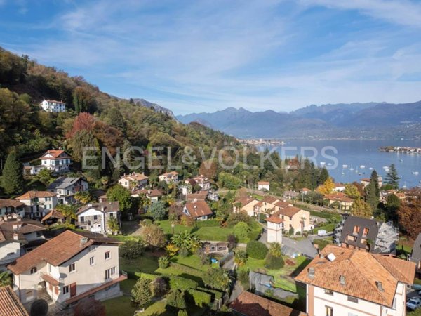 casa indipendente in vendita a Stresa in zona Carciano