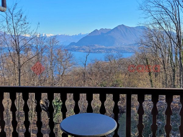 casa indipendente in vendita a Stresa in zona Magognino
