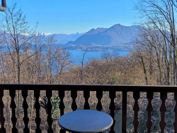 casa indipendente in vendita a Stresa in zona Magognino