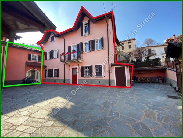 casa indipendente in vendita a Stresa in zona Levo