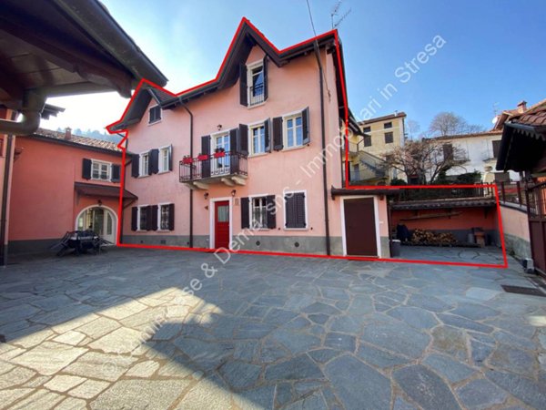 casa indipendente in vendita a Stresa in zona Levo