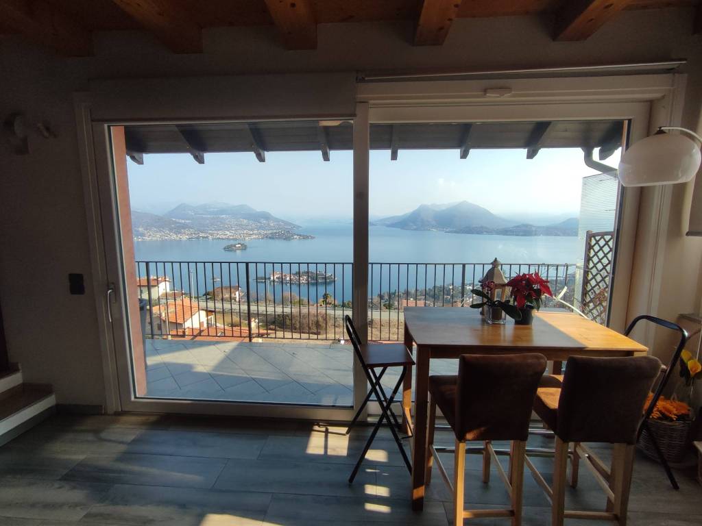 casa indipendente in vendita a Stresa