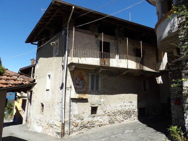 appartamento in vendita a Stresa in zona Carciano