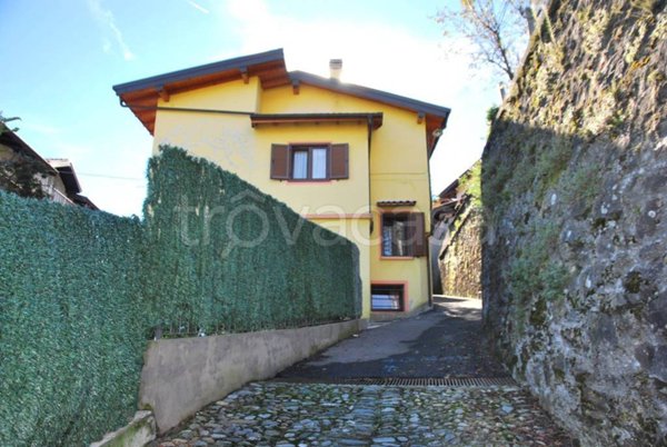 casa indipendente in vendita a Stresa in zona Magognino