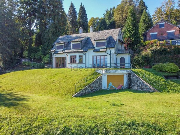 casa indipendente in vendita a Stresa in zona Alpino