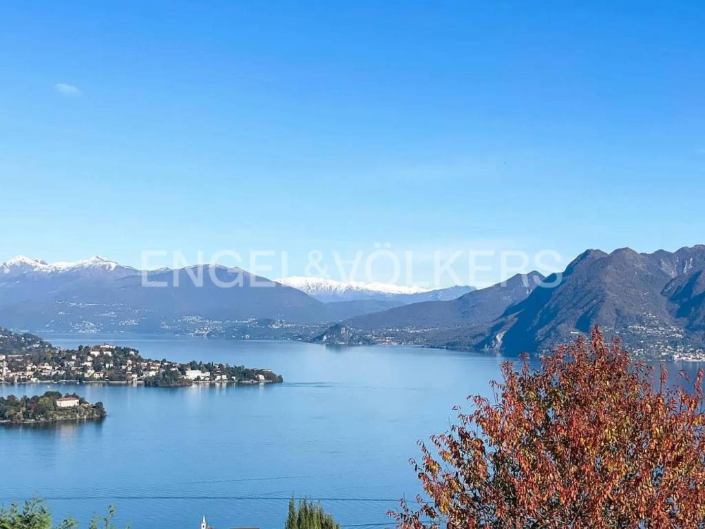 casa indipendente in vendita a Stresa in zona Alpino