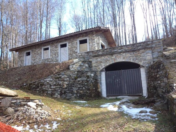 casa indipendente in vendita a Stresa in zona Brisino