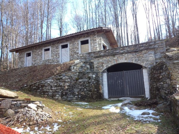 casa indipendente in vendita a Stresa in zona Brisino