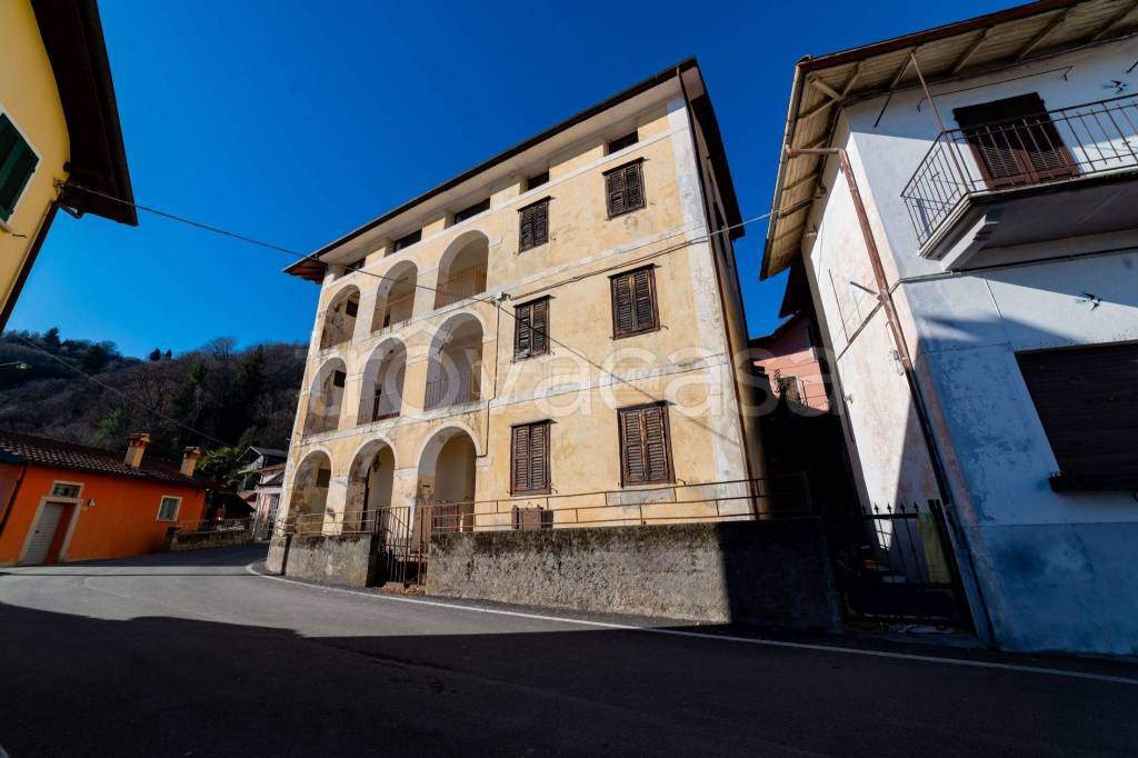 casa indipendente in vendita a Stresa in zona Someraro