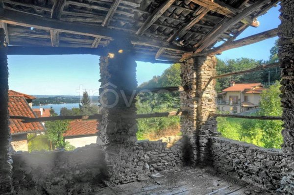 casa indipendente in vendita a Stresa in zona Brisino