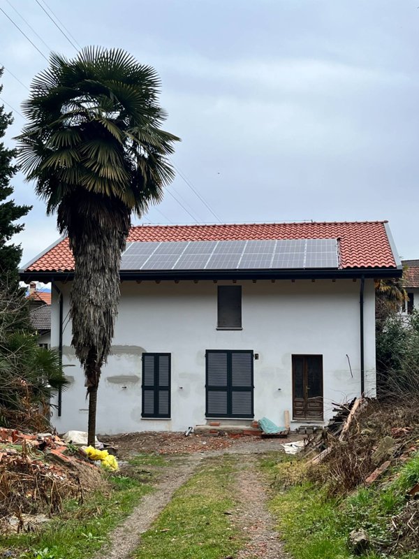 casa indipendente in vendita a Stresa in zona Carciano