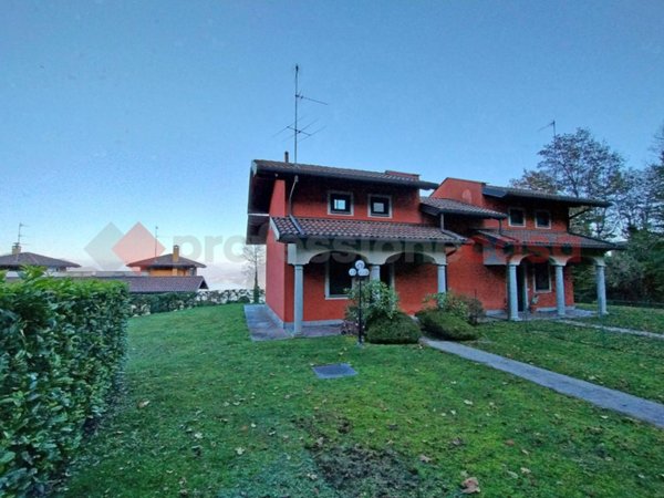casa indipendente in vendita a Stresa in zona Levo
