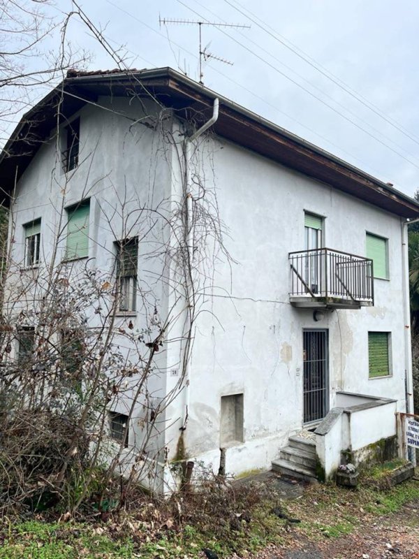 casa indipendente in vendita a Stresa in zona Carciano