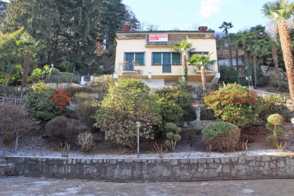 casa indipendente in vendita a Stresa in zona Alpino