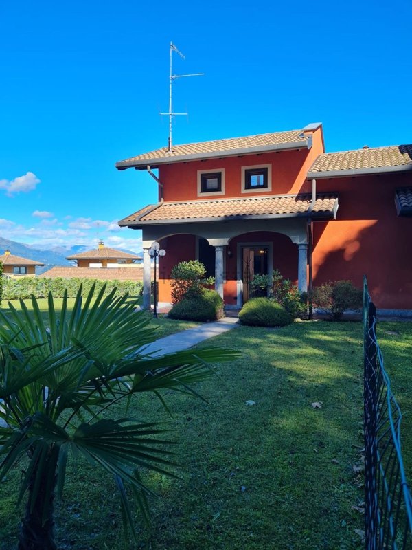 casa indipendente in vendita a Stresa