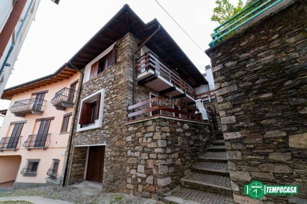 casa indipendente in vendita a Stresa in zona Levo