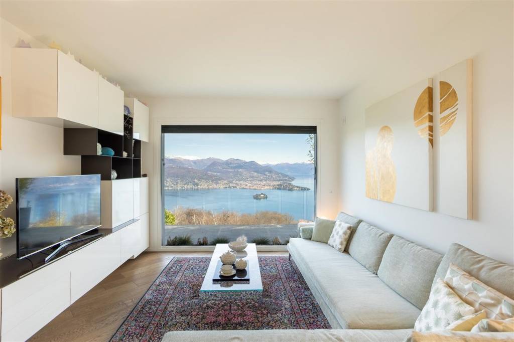 casa indipendente in vendita a Stresa in zona Levo