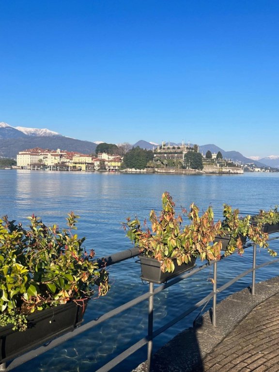 casa indipendente in vendita a Stresa in zona Carciano
