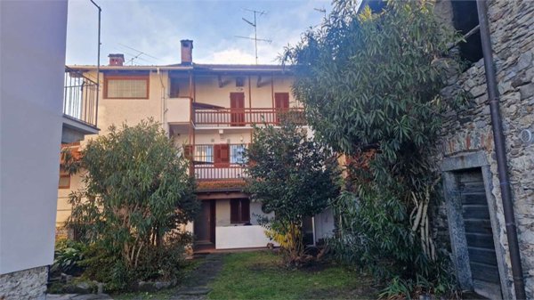 casa indipendente in vendita a Stresa in zona Brisino