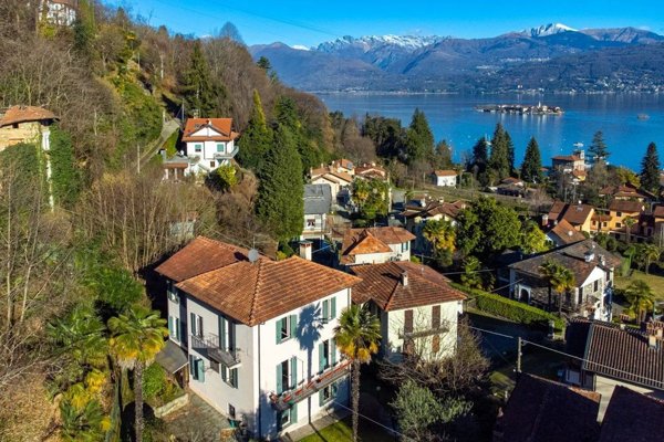 casa indipendente in vendita a Stresa in zona Carciano