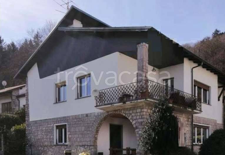 casa indipendente in vendita a Stresa in zona Magognino