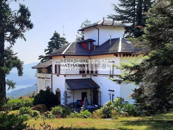 casa indipendente in vendita a Stresa in zona Alpino