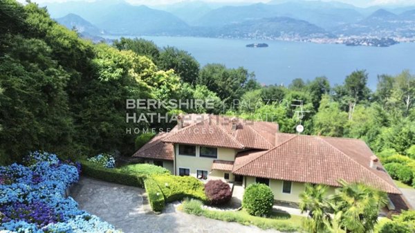 casa indipendente in vendita a Stresa
