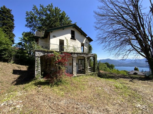 casa indipendente in vendita a Stresa in zona Alpino
