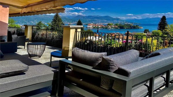 casa indipendente in vendita a Stresa in zona Carciano