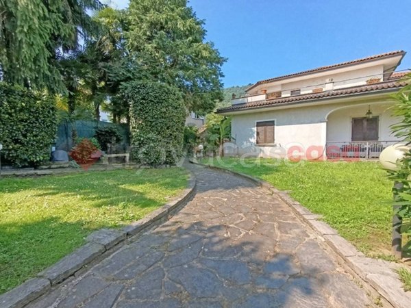 casa indipendente in vendita a Stresa in zona Brisino