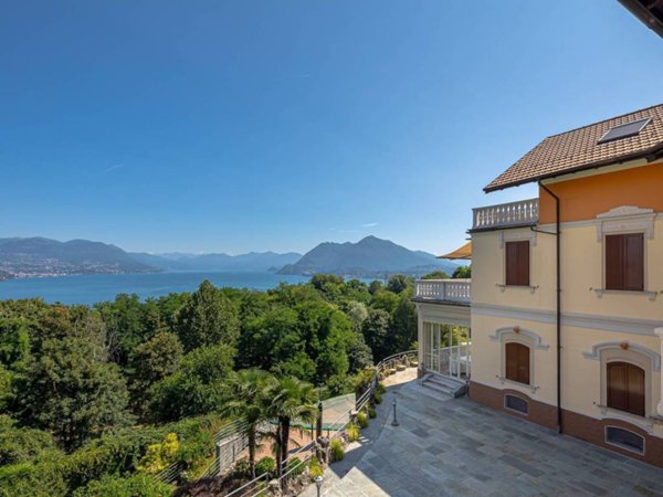 casa indipendente in vendita a Stresa