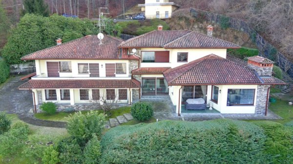 casa indipendente in vendita a Stresa in zona Brisino